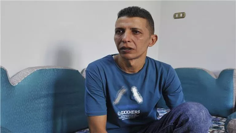 "مش مصري وله 20 أخ وأخت".. ماذا قال إسلام ضحية "بنت إبليس" بعد عودته لأسرته؟